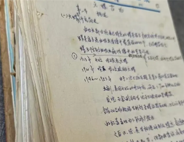 女子廢品站買下已故科學(xué)家手稿捐出 檔案館回應(yīng)：很重視