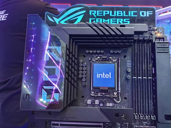 取消顯卡外接供電！華碩推出新款ROG MAXIMUS HERO BTF背插主板