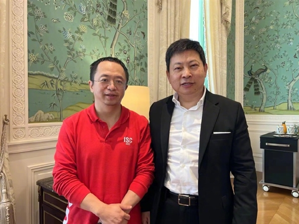 堅信鴻蒙將成中國最大系統(tǒng)！周鴻祎曬跟余承東合影：早從大嘴升級為余大炮