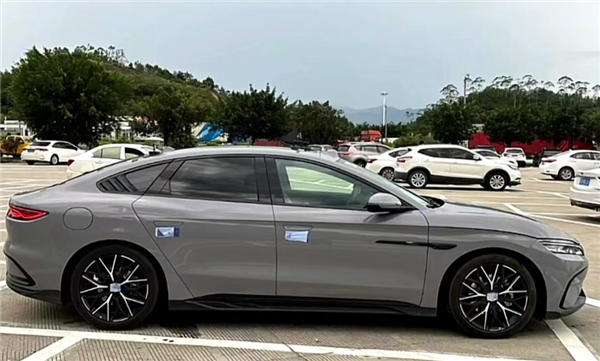 新增激光雷達(dá)！2025款比亞迪漢實(shí)車曝光：預(yù)扣提車價最高23萬元