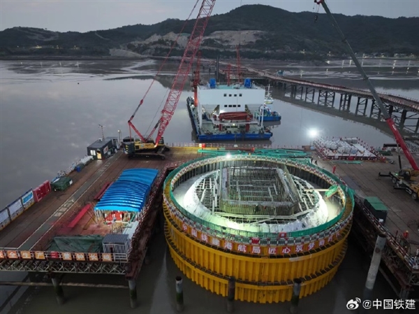 直徑27米！國內最大跨度跨海橋梁首個海上承臺順利澆筑完成