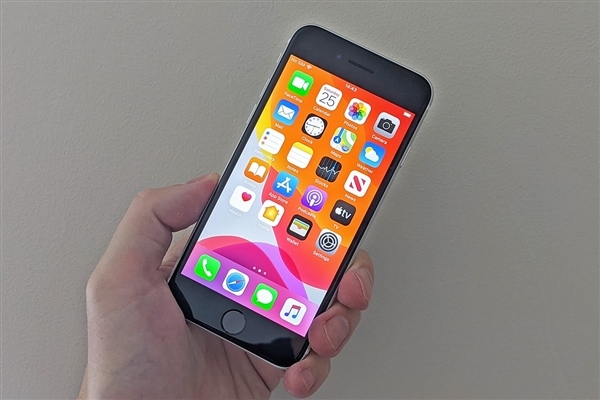 安兔兔6月iOS設(shè)備好評(píng)榜出爐：小屏iPhone SE霸榜近一年
