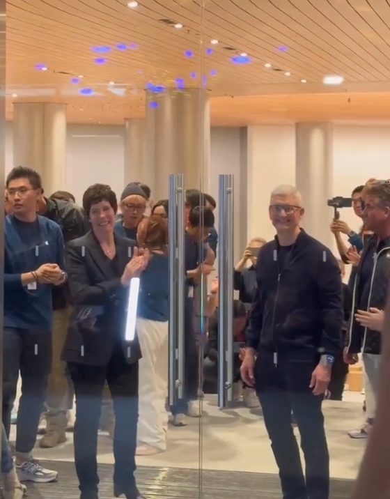 中國最高規(guī)格！蘋果上海靜安Apple Store開業(yè)：庫克親自揭幕