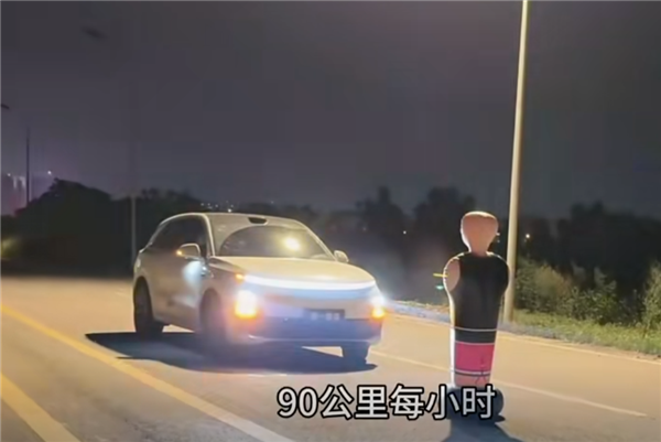 六款車型AEB躲避假人實測：國產車全部過關 僅特斯拉翻車