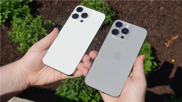 蘋果竟也不保值了！iPhone 15 Pro Max藍色鈦金屬價格暴跌