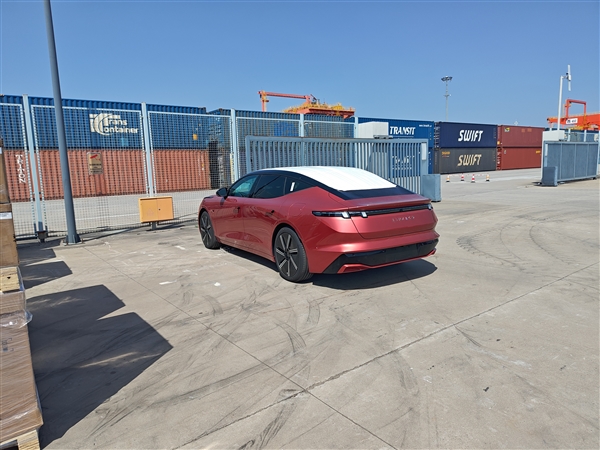 三廂版極氪001 領克全新純電動轎車實車曝光：劍指小米SU7