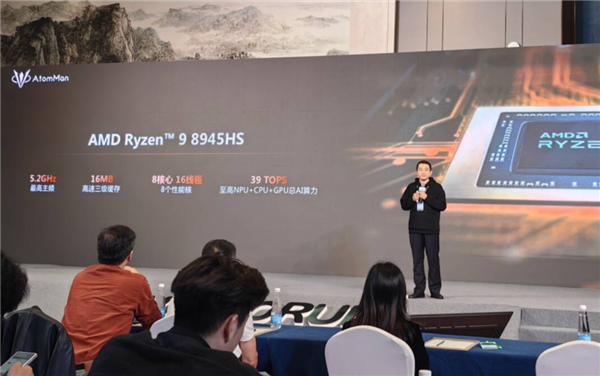 銘凡原子俠UM890 WE迷你主機發(fā)布：銳龍9 8945HS、內(nèi)置水冷散熱