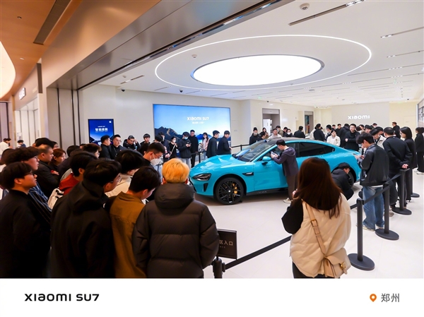小米SU7展車到店 全國29城掀起圍觀潮：現場熱度爆棚