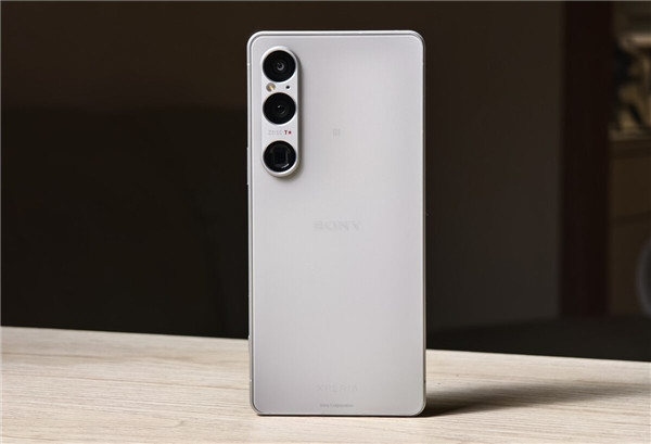 索尼Xperia 1 VII外觀曝光：相機條設計 媲美Google Pixel