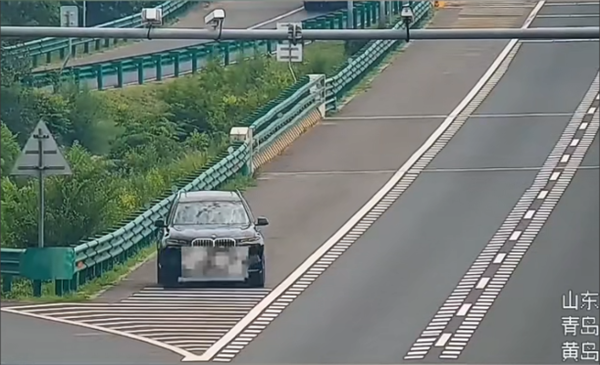 寶馬錯過匝道出口 高速上瘋狂倒車1公里 要重考科目一