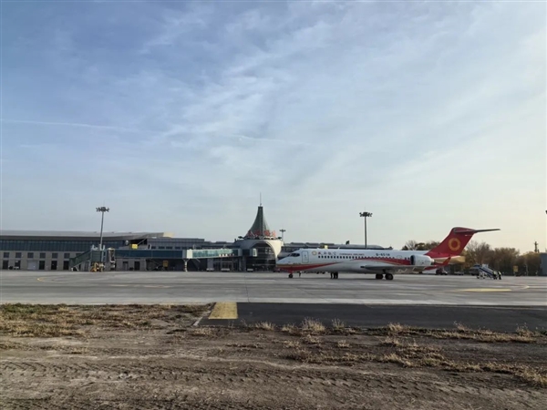 首次！ARJ21國產飛機完成新機場跑道試飛