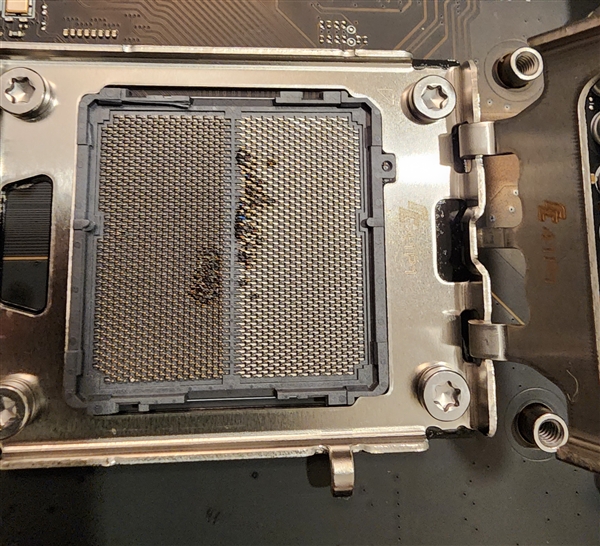 銳龍7 9800X3D首次燒毀！用戶承認可能是自己的錯