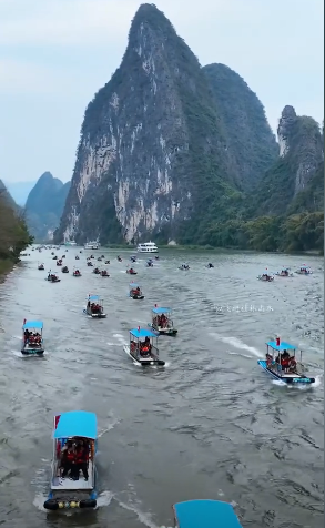 桂林漓江上演百舸爭流 網(wǎng)友：一種要進攻水泊梁山的感覺