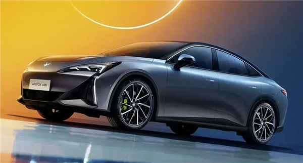 800V+雙電機！極狐全新中級轎車阿爾法S5上市：售19.98萬起