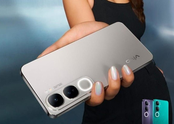vivo Y300 5G新機(jī)海報(bào)公布：鏡頭設(shè)計(jì)很特別