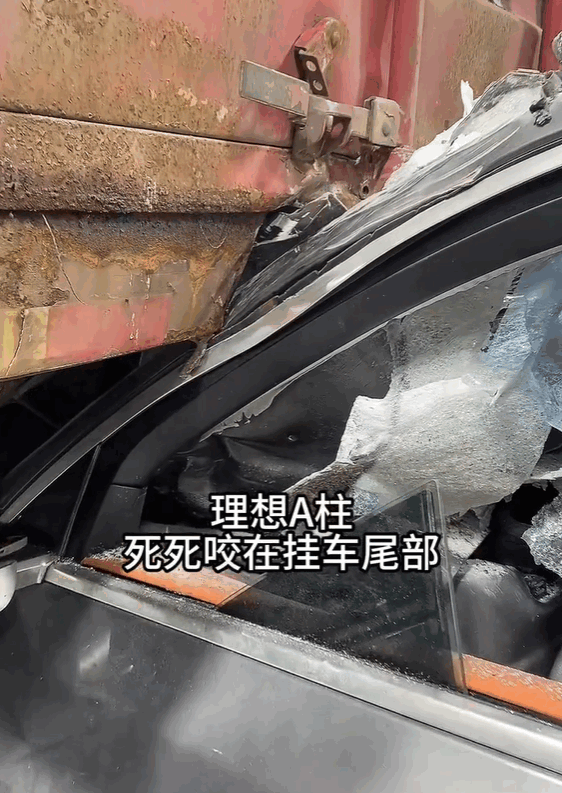 網(wǎng)紅實(shí)測(cè)理想L7追尾半掛車：A柱挺住了 沒斷