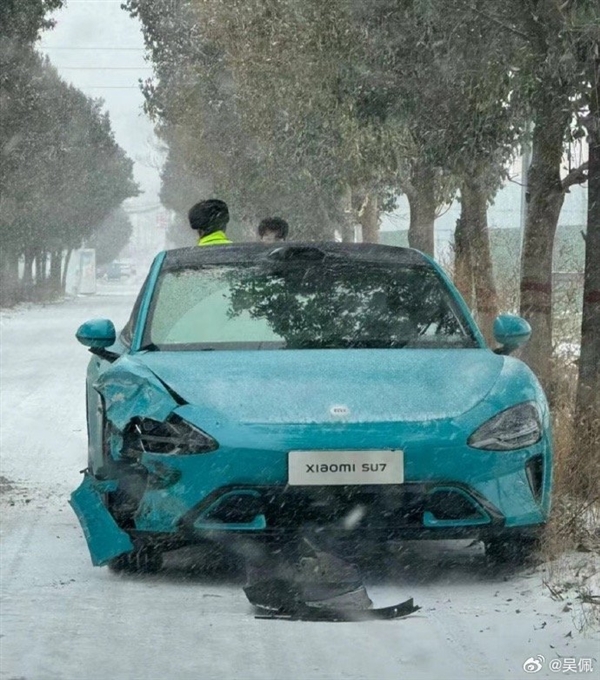 別帶節(jié)奏！小米汽車SU7首撞引圍觀 大燈等撞壞：下雪天基操問題不大