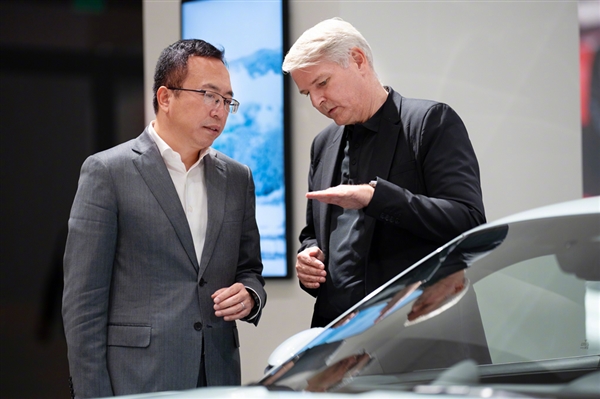 華為非凡大師最強對手來了!榮耀Magic6保時捷設計版渲染圖出爐(圖1) 華為非凡大師最強對手來了!榮耀Magic6保時捷設計版渲染圖出爐