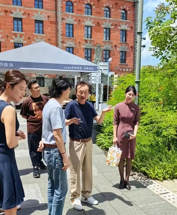 任正非最新露面！80歲精神矍鑠