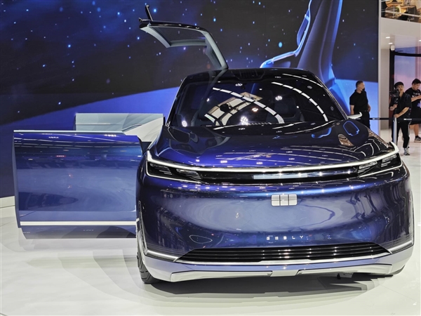 油滿電續航2000公里！吉利銀河星艦原型車亮相：問界M9強敵