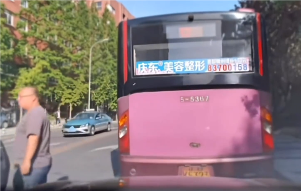 誤踩問界M9油門 系統自動剎停避免撞車！車主：用一次就夠本了
