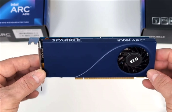 全球第一次！撼與將Intel A380做成了單插槽刀卡