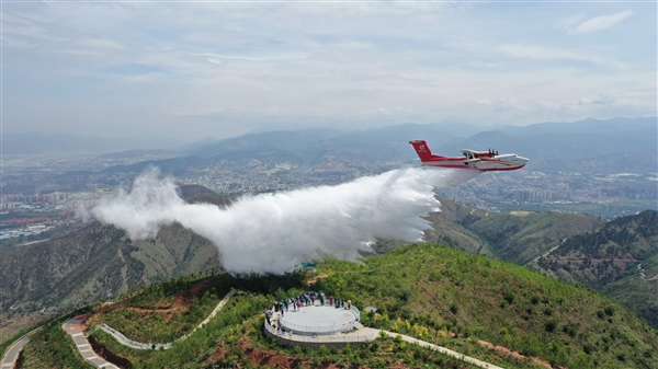 全球最大水陸兩棲！中航工業AG600大型滅火飛機亮相歐洲