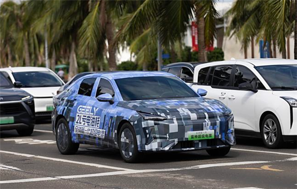 吉利全新雷神電混車型曝光：虧電油耗僅2L/100km 續(xù)航可達(dá)2000km