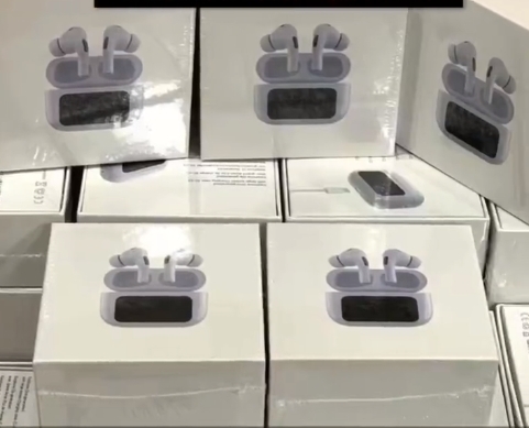 售價不到百元！華強北帶屏版耳機賣斷貨 網友直呼強到離譜