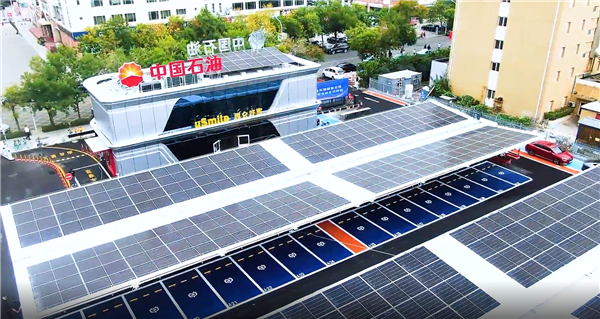 華為600kW液冷超充樁加持！中石油首座“超級充電+便利店”示范站投運