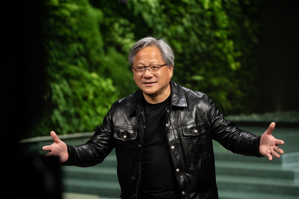 英偉達CEO黃仁勛：AI取代不了人 但不用AI的人將被用AI的人取代