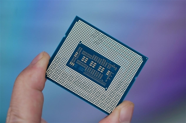 Intel下代接口LGA1851完整布局曝光：PCIe、USB一覽無余