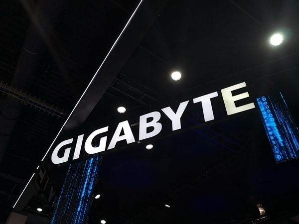 技嘉推出全球首款白色背插主板：支持最高DDR5-8000+、Wi-Fi 7無線網卡