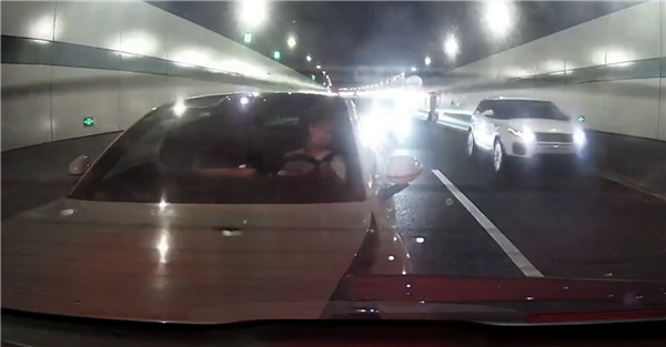 小米SU7隧道內追尾問界M5：SUV的優勢一眼可見