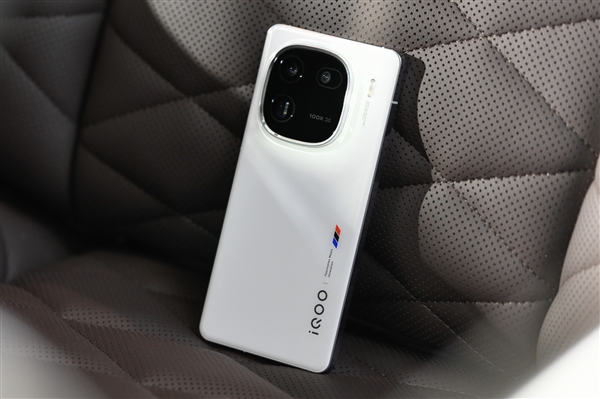 iQOO 12首發電競芯片Q1：率先實現游戲內超分插幀并發