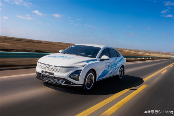 3.82L虧電油耗+1346km極限續航！五菱星光拿下緊湊型轎車續航冠軍